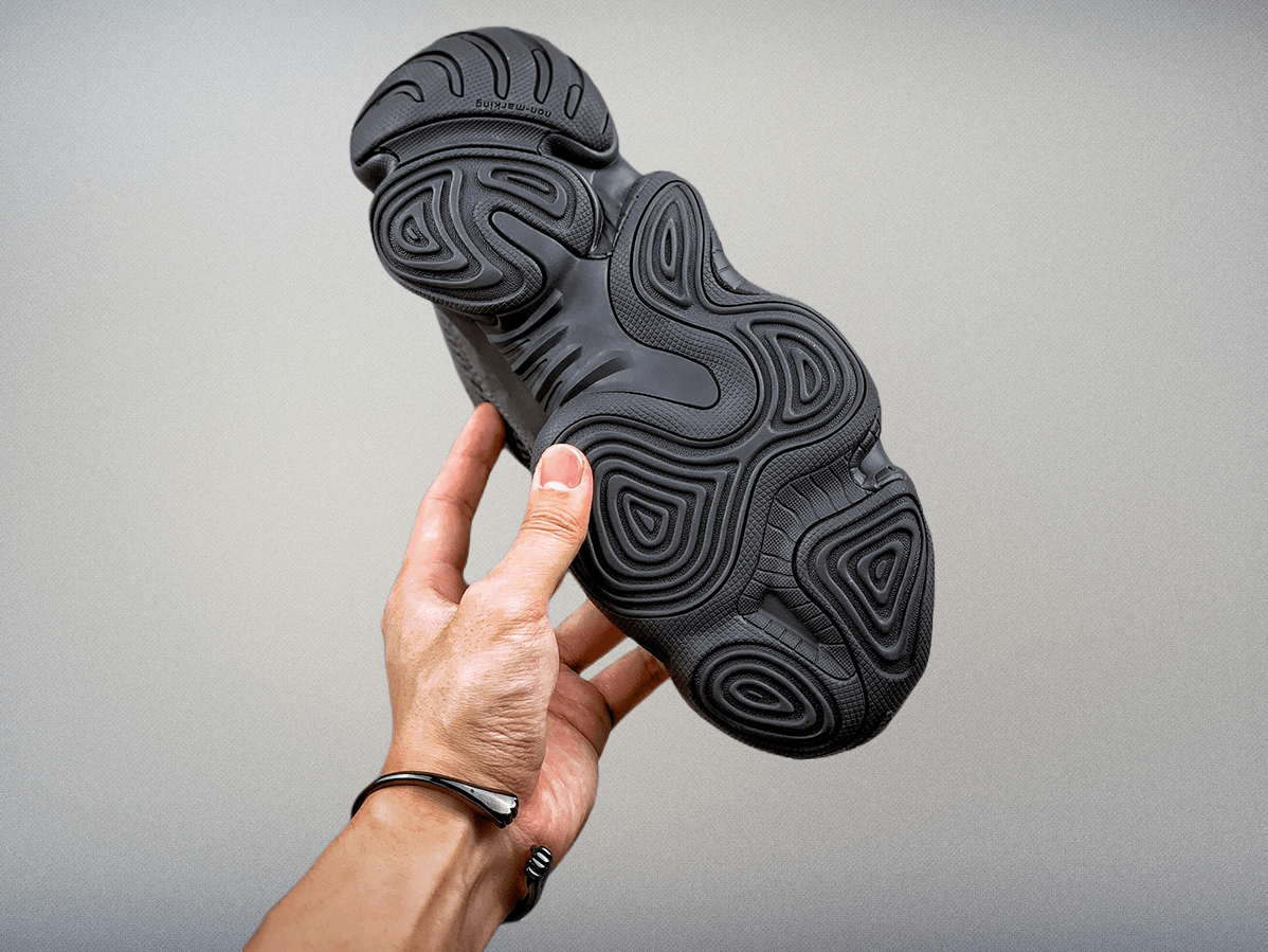 2018-adidas-Yeezy-500-Utility-Black-黑武士-7-e1673581496491.png