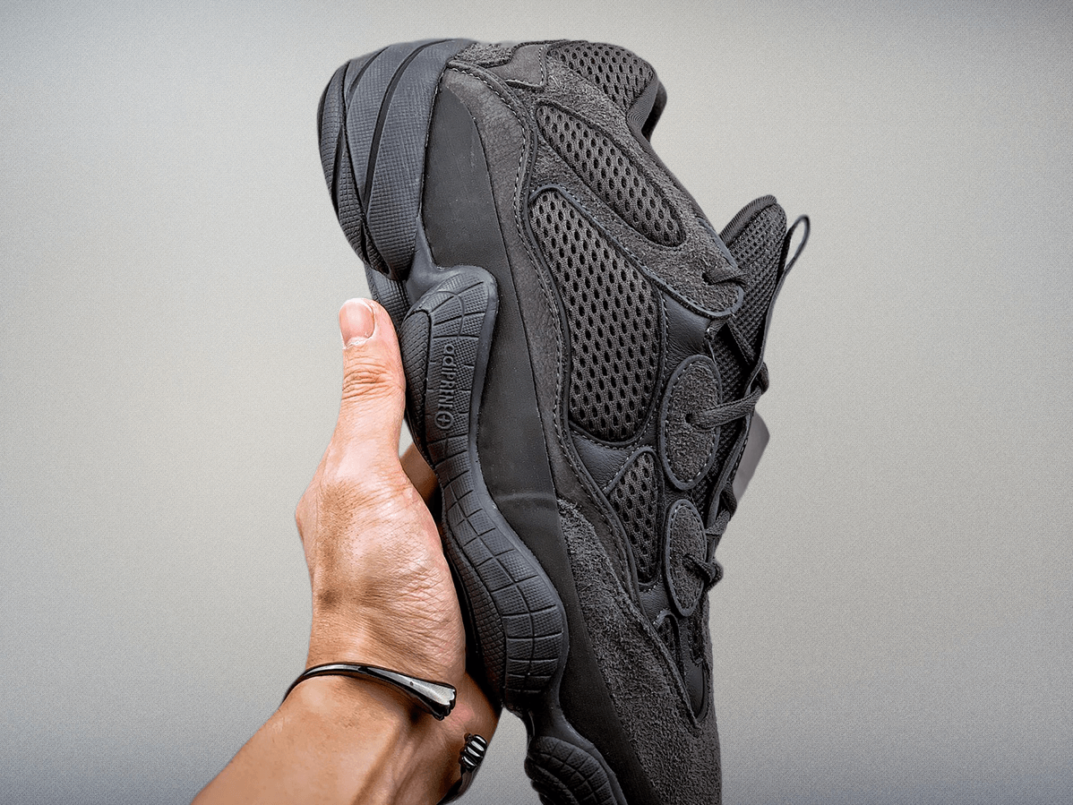 2018-adidas-Yeezy-500-Utility-Black-黑武士-9-e1673581522855.png