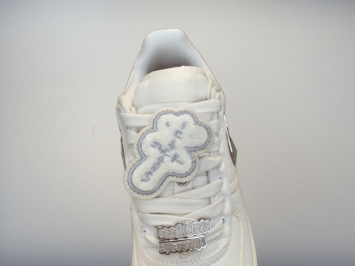 Travis-Scott-x-Nike-Air-Force-1-Low-Sail-换钩-6-e1673591413162.png