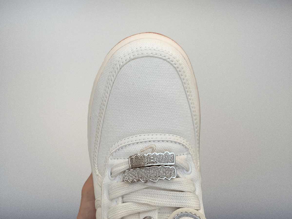 Travis-Scott-x-Nike-Air-Force-1-Low-Sail-换钩-7-e1673591426547.png