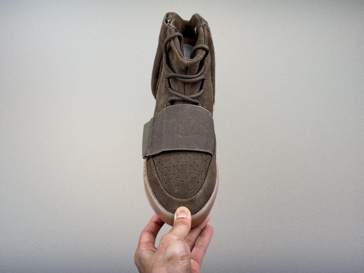 adidas-Yeezy-Boost-750-Light-Brown-GumChocolate棕色-2-e1673588217809.jpg