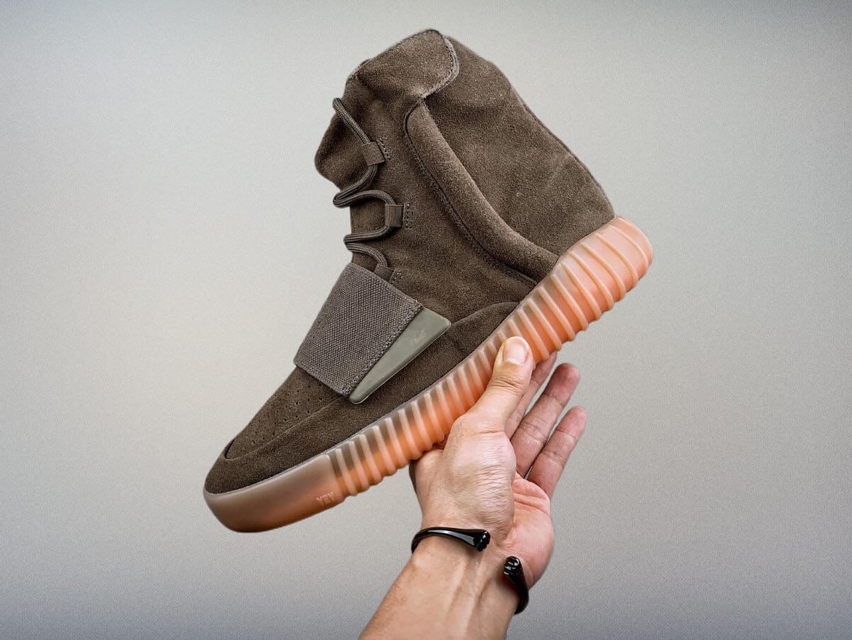 adidas-Yeezy-Boost-750-Light-Brown-GumChocolate棕色-3-e1673588230732.jpg