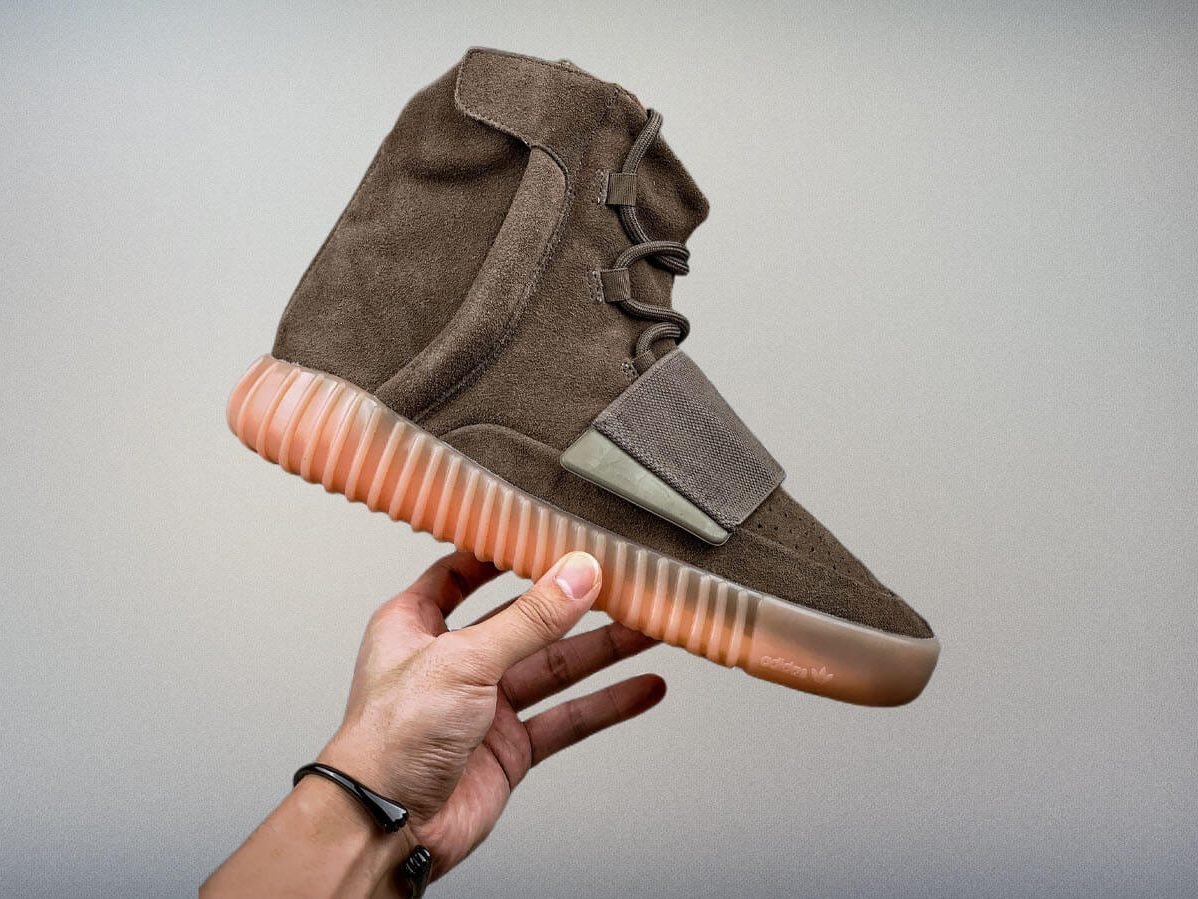 adidas-Yeezy-Boost-750-Light-Brown-GumChocolate棕色-4-e1673588243933.jpg