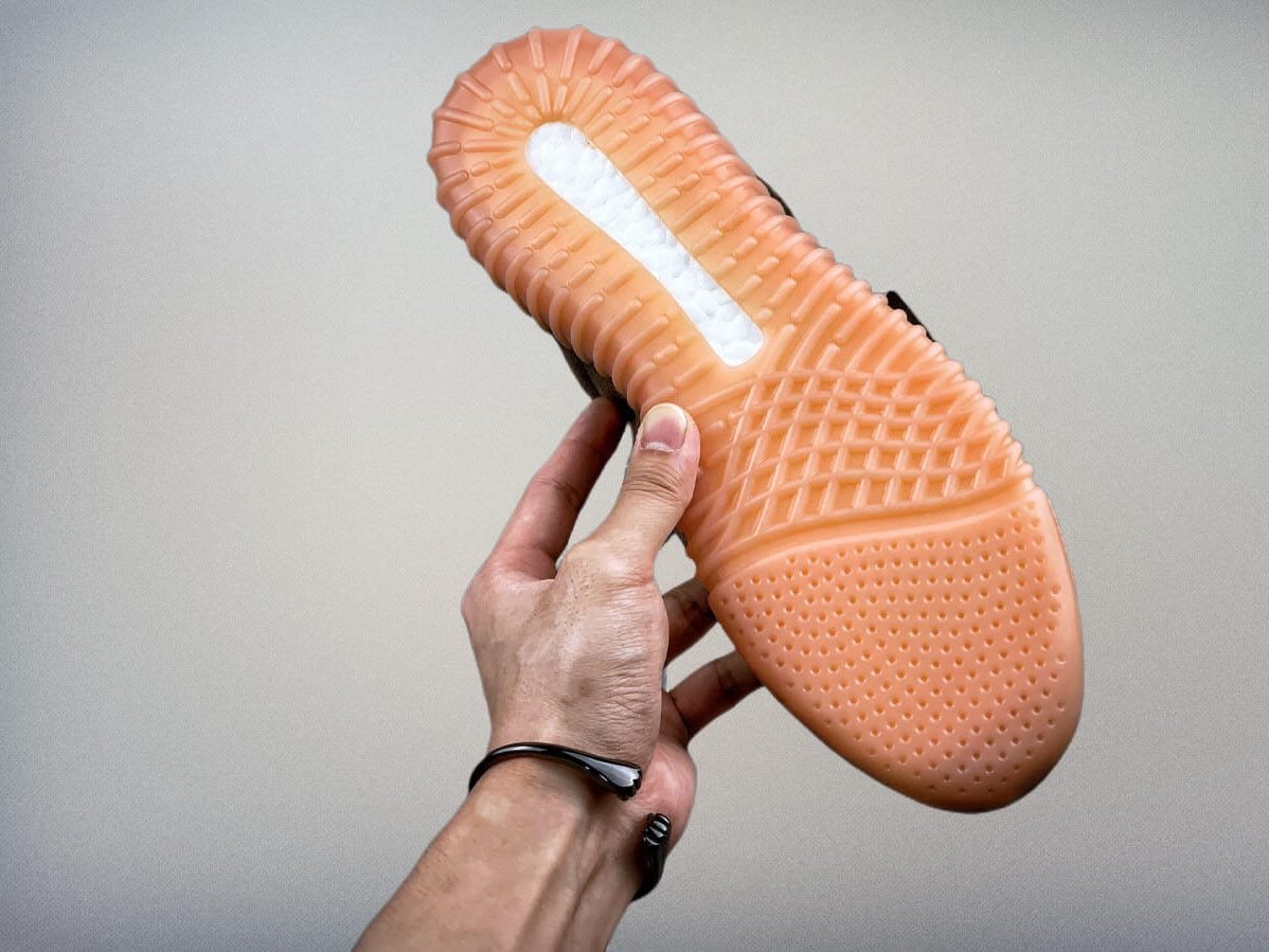 adidas-Yeezy-Boost-750-Light-Brown-GumChocolate棕色-7-e1673588291746.jpg